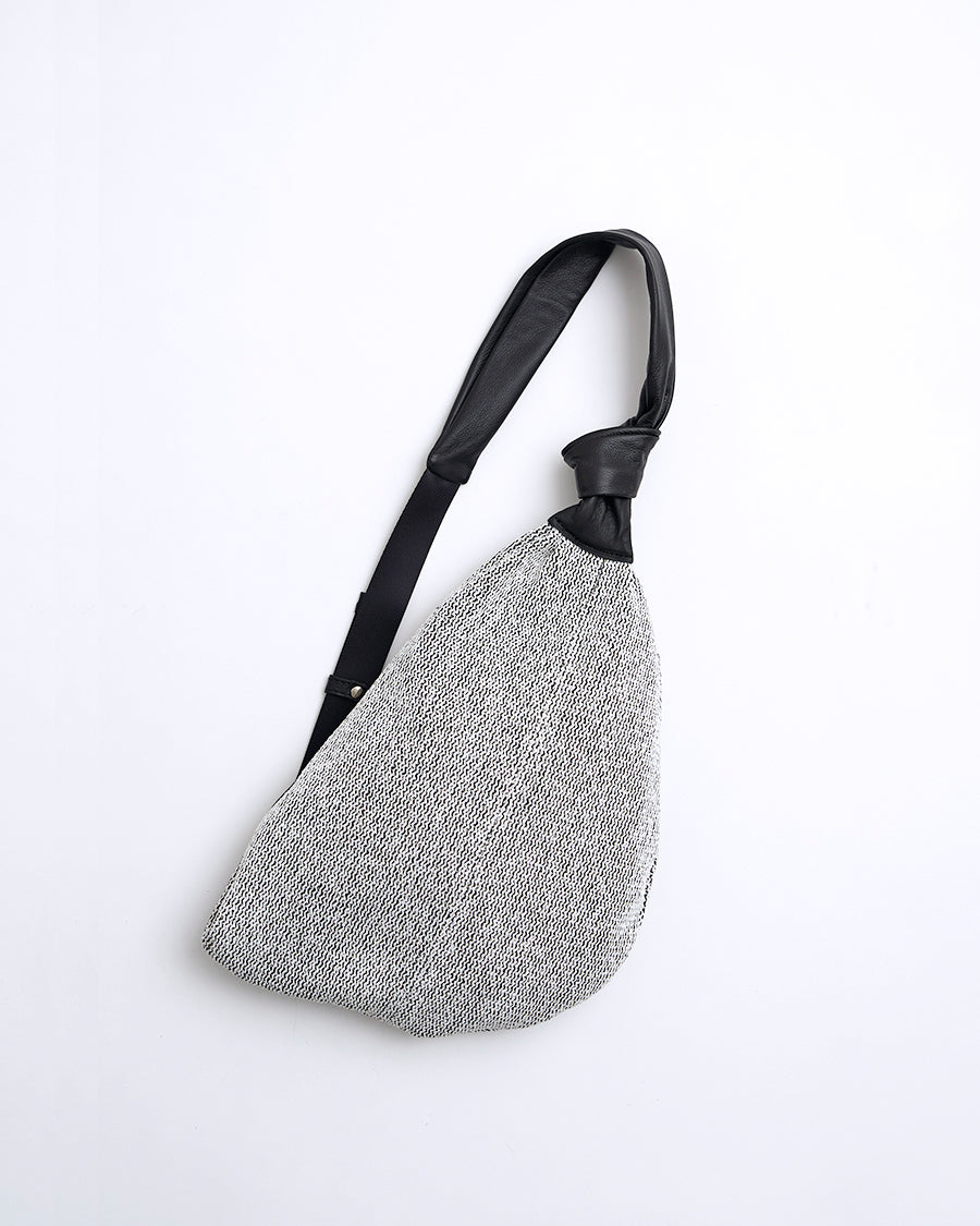 極美品✨ Pomtata ポンタタ キャンディーボディーバッグ グレー