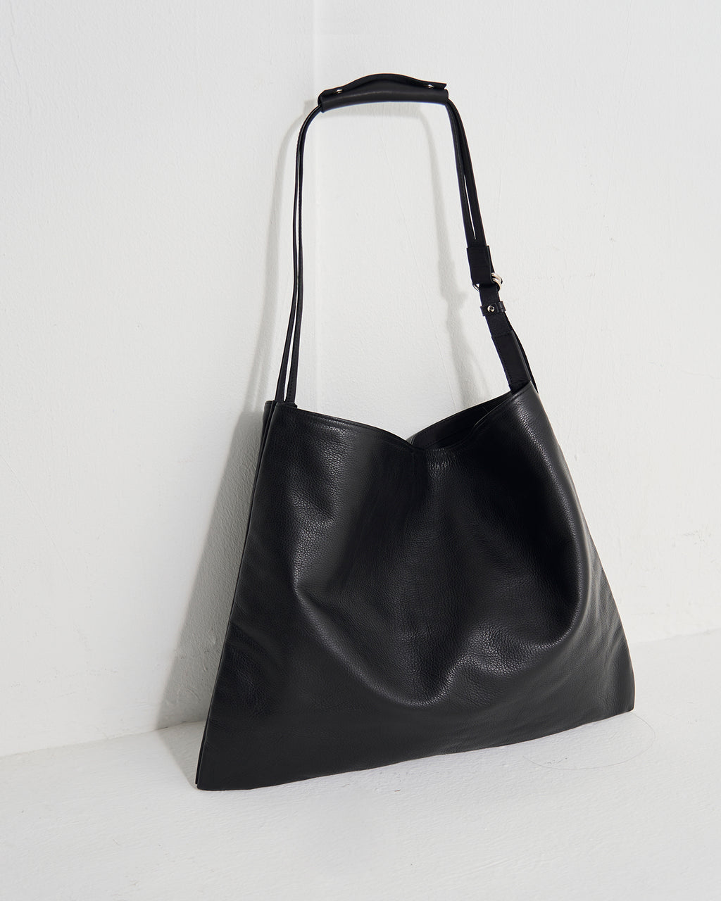 OWEN LEATHER FLAT TOTE – POMTATA | ポンタタ Official Online Store