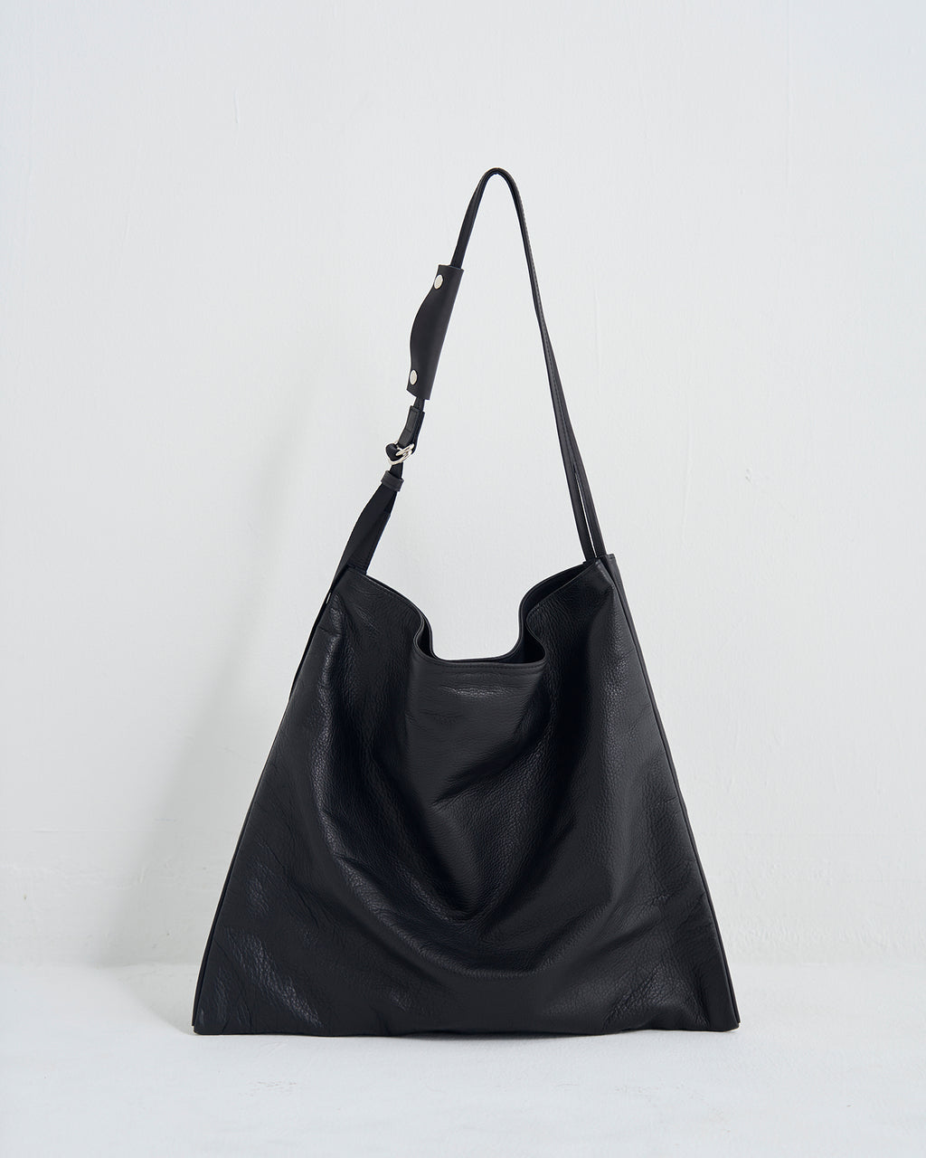 OWEN LEATHER FLAT TOTE – POMTATA | ポンタタ Official Online