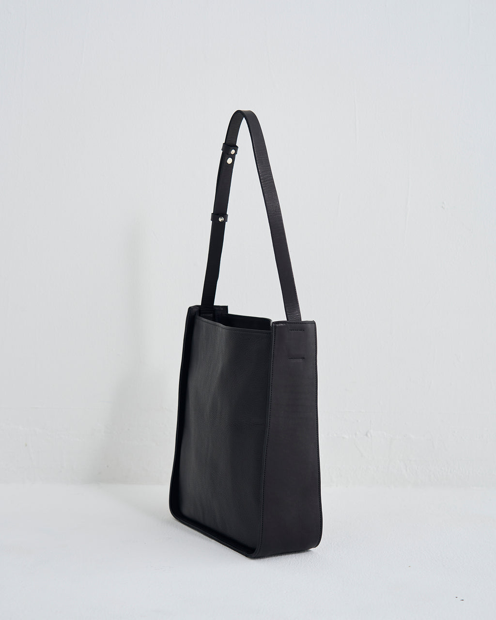 OWEN LEATHER TOTE – POMTATA | ポンタタ Official Online Store