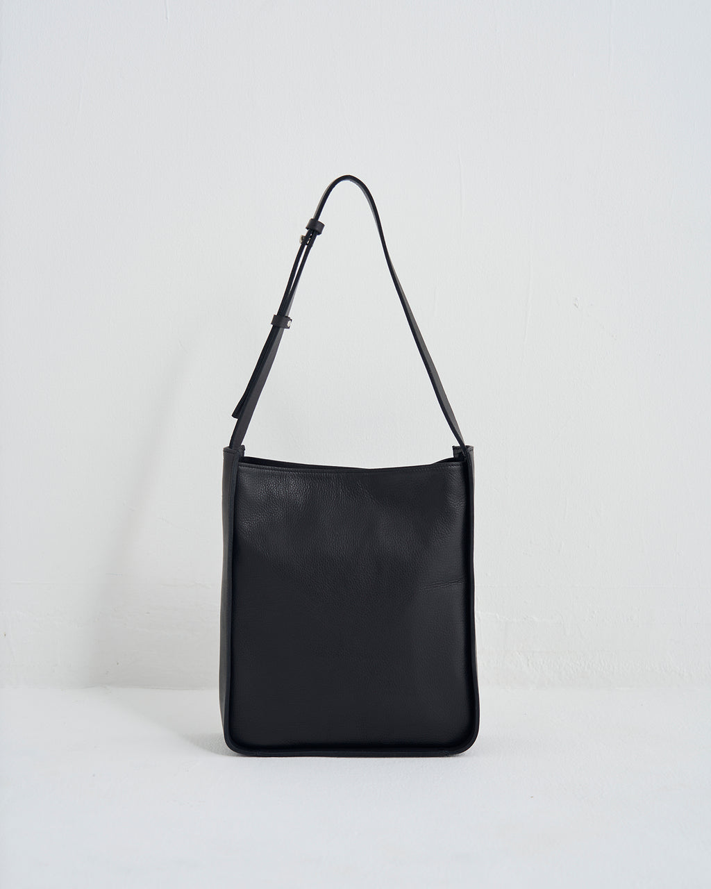 OWEN LEATHER TOTE – POMTATA | ポンタタ Official Online Store